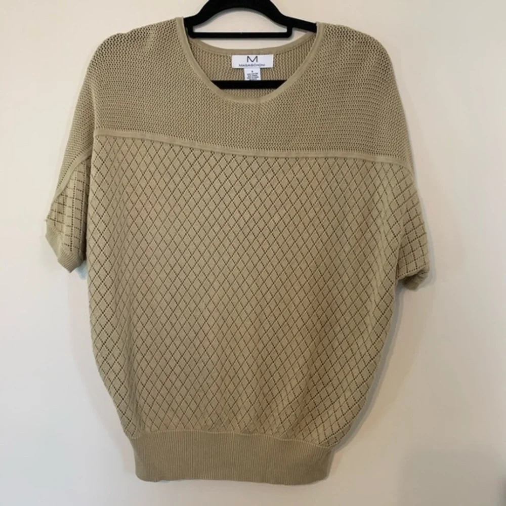 Magaschoni size small sweater